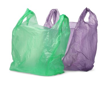 Beyaza izole edilmiş iki farklı plastik torba.