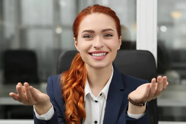 Happy Woman Having Video Call Office Nézet Webkameráról — Stock Fotó