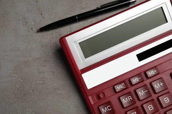 Calculator Pen Grey Table Flat Lay — Stock Photo, Image