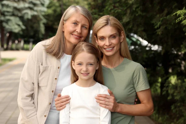 Three Generations Happy Grandmother Her Daughter Granddaughter Outdoors — Stock Fotó