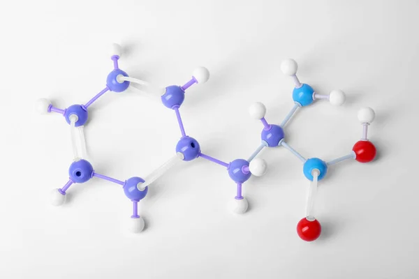 ホワイトバックグラウンド上のフェニルアラニンの分子 トップビュー ケミカルモデル — ストック写真