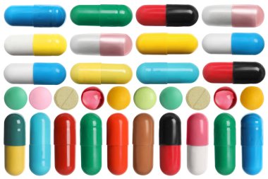 Beyaza izole edilmiş farklı haplar.