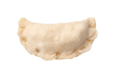 Çiğ hamur köftesi (varenyk) ve süzme peynir beyaz üzerine izole edilmiş.