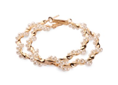 Beyaz üzerinde inciler olan zarif küpeler.