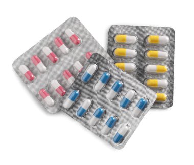 Beyaz arka planda farklı haplarla kabarcıklar, üst görünüm