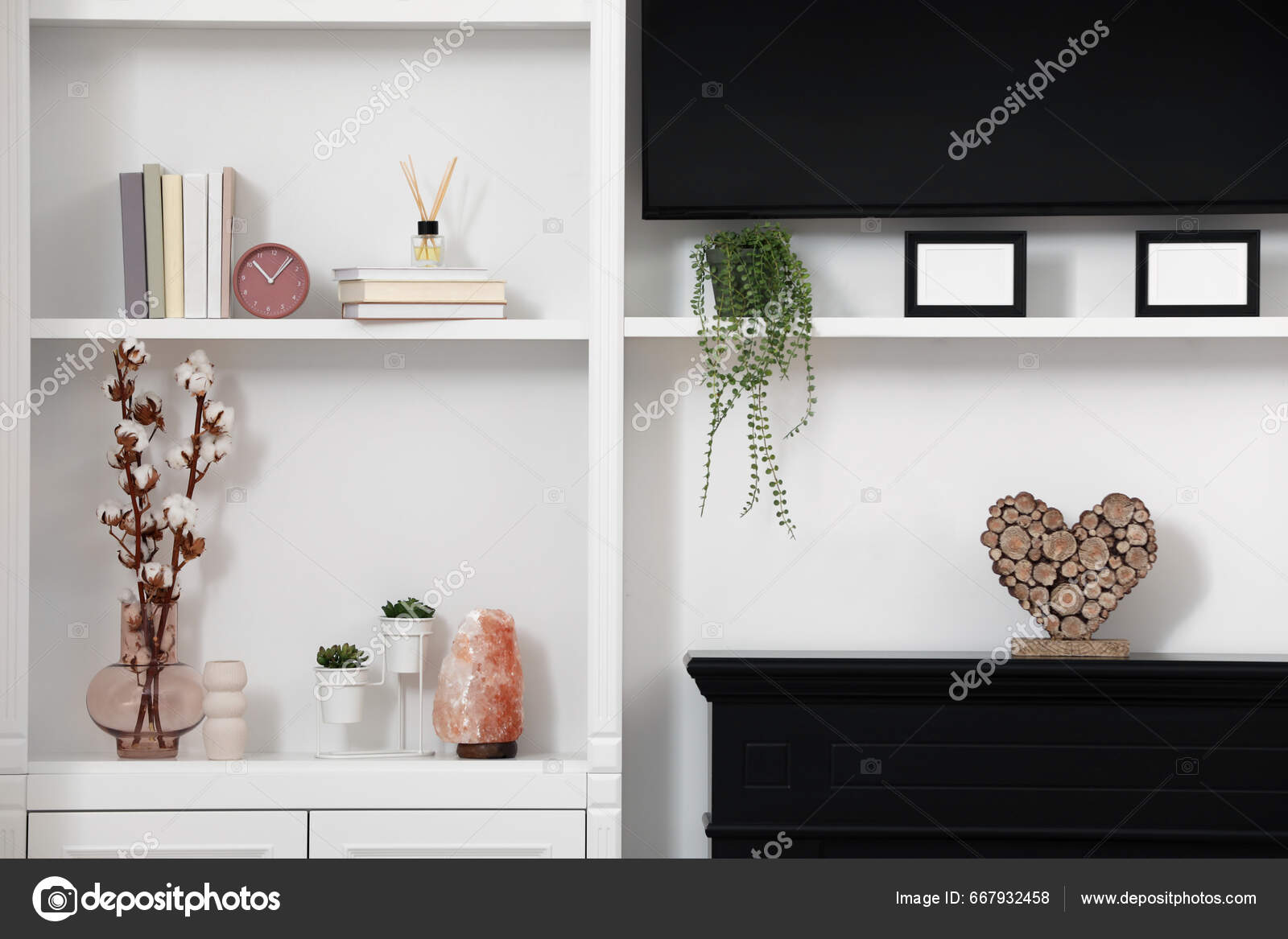 Fjernsyn Peis Stilige Hyller Med Dekorative Elementer Husplanter Nær Hvite  – stockfoto © NewAfrica #667932458