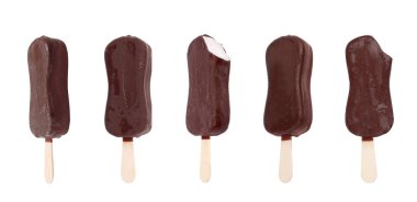 Çikolata kaplı kolaj beyaz, farklı taraflarda izole edilmiş dondurma.