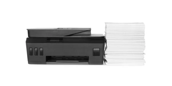 Moderne Printer Stapel Papier Witte Achtergrond — Stockfoto