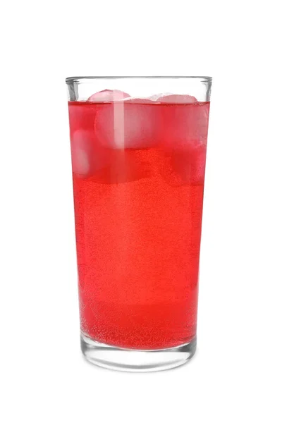 Beyaz Üzerine Buz Küpleri Izole Edilmiş Bir Bardak Kırmızı Soda — Stok fotoğraf
