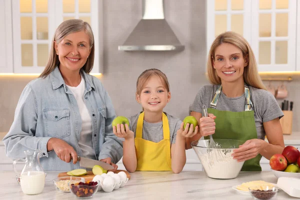 Three Generations Happy Grandmother Her Daughter Granddaughter Cooking Together Kitchen — ストック写真