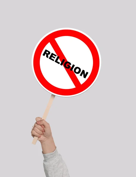 Ateismens Begrepp Kvinna Innehav Förbud Tecken Med Strukna Ordet Religion — Stockfoto