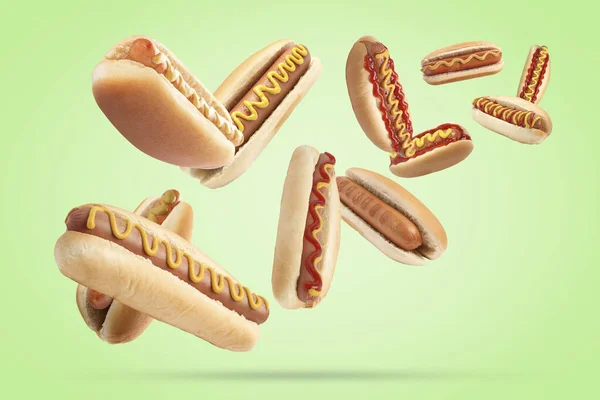 Mnoho Chutné Hot Dogy Pádu Světle Zelené Pozadí — Stock fotografie