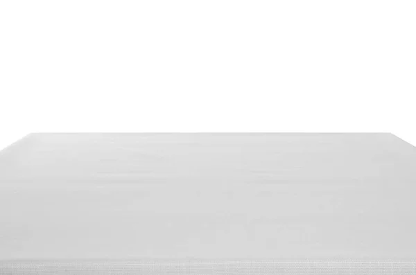 Mesa Con Mantel Blanco Aislado Sobre Blanco — Foto de Stock
