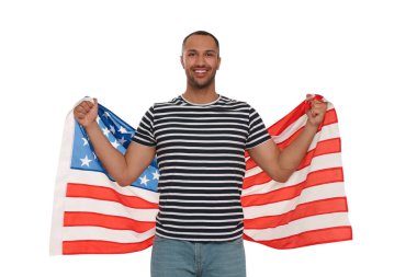 4 Temmuz - ABD 'nin Bağımsızlık Günü. Beyaz arka planda Amerikan bayrağı taşıyan mutlu adam