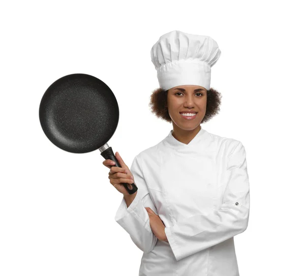 Happy Chef Feminino Uniforme Segurando Frigideira Fundo Branco — Fotografia de Stock