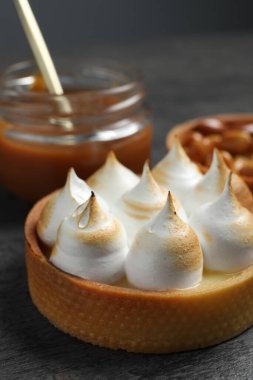 Masada kremalı tart, yakın plan. Tatlı nefis.