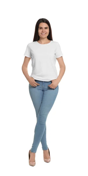 Szczęśliwa Kobieta Nosi Stylowe Jasnoniebieskie Dżinsy Wysokie Obcasy Buty Białym — Zdjęcie stockowe