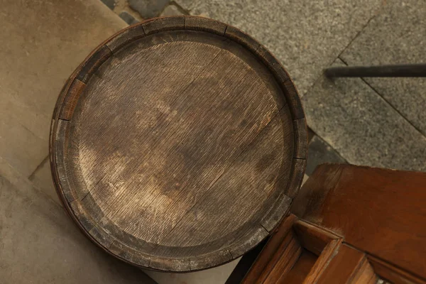 Geleneksel ahşap fıçı, üst manzara. Şarap yapımı.