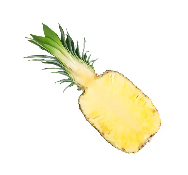 一半成熟的菠萝被白色隔离 异国水果 — 图库照片