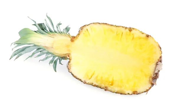 成熟的菠萝在白色孤立的一半 — 图库照片