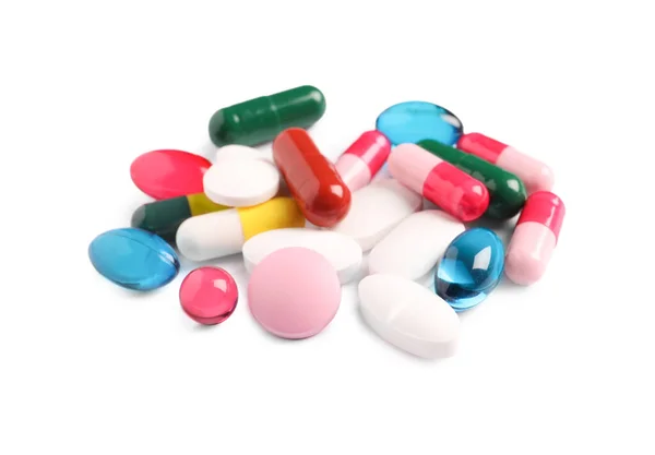 Muitas Pílulas Diferentes Isoladas Branco Tratamento Medicamentoso — Fotografia de Stock