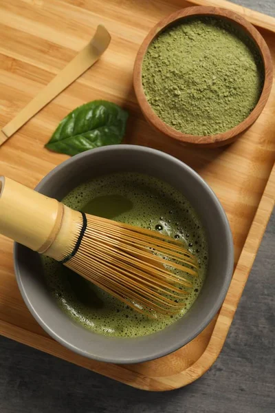Tasse Frischen Matcha Tee Mit Bambusbesen Grünem Pulver Und Löffel — Stockfoto