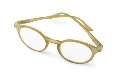 Beyaz arkaplanda düzeltici lensli gözlük