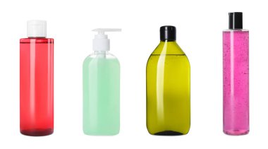 Beyaz üzerine izole edilmiş farklı yüz temizleyiciler ya da diğer kozmetik ürünler