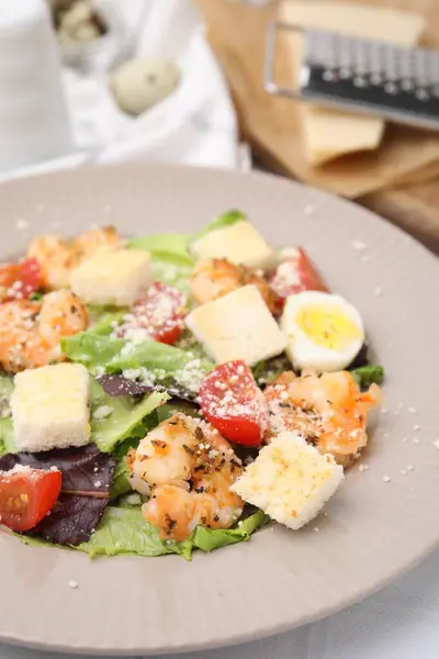 Delicious Caesar Salad Shrimps White Table Closeup — Stock Photo, Image