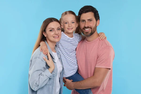 Família Feliz Juntos Fundo Azul Claro — Fotografia de Stock