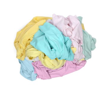 Elbise yığını beyaz, üst görünümde izole