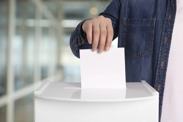 Woman Putting Her Vote Ballot Box Blurred Background Closeup — Stock Photo, Image
