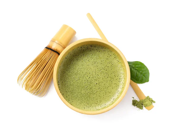 Xícara Chá Matcha Verde Fresco Batedor Bambu Colher Isolada Branco — Fotografia de Stock