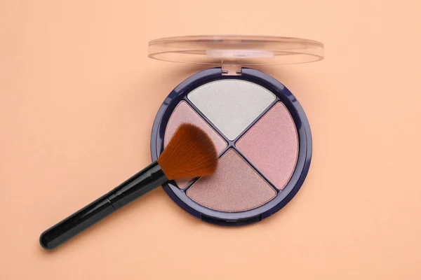 Colorful Contouring Palette Brush Beige Background Top View Professional Cosmetic — Stock Photo, Image