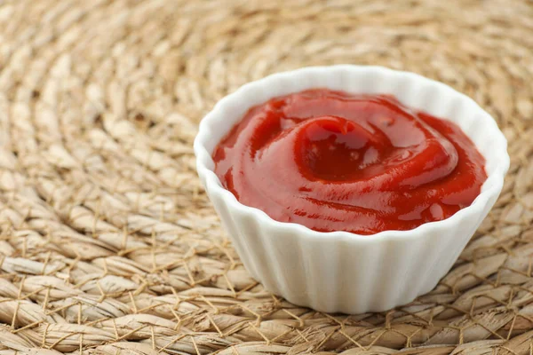 Bowl Tasty Ketchup Wicker Mat Closeup Space Text — Stock Photo, Image