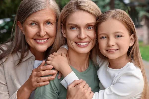 Three Generations Happy Grandmother Her Daughter Granddaughter Outdoors — Stock Photo, Image