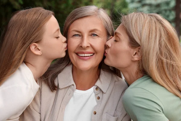Three Generations Happy Grandmother Her Daughter Granddaughter Outdoors — Foto Stock