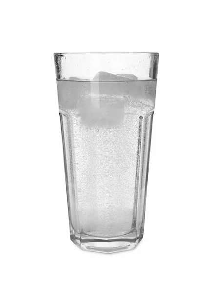Copo Água Refrescante Com Cubos Gelo Isolados Branco — Fotografia de Stock
