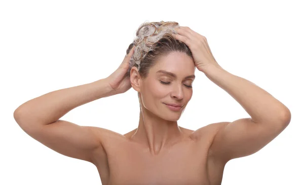 漂亮的女人在白色背景上洗头发 — 图库照片