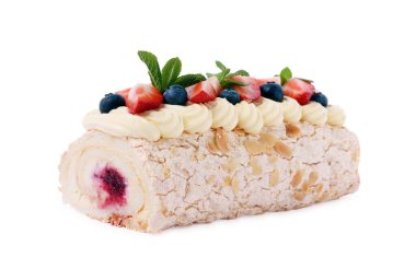 Reçelli, böğürtlenli ve nane yapraklı leziz kremalı pasta.