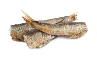 Beyaz teneke üzerinde üç lezzetli spa balığı.