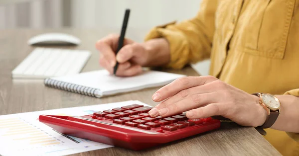 Professional Accountant Using Calculator Wooden Desk Office Closeup — Stock Fotó