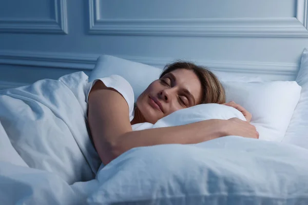 Beautiful Woman Sleeping Bed Night — Stockfoto