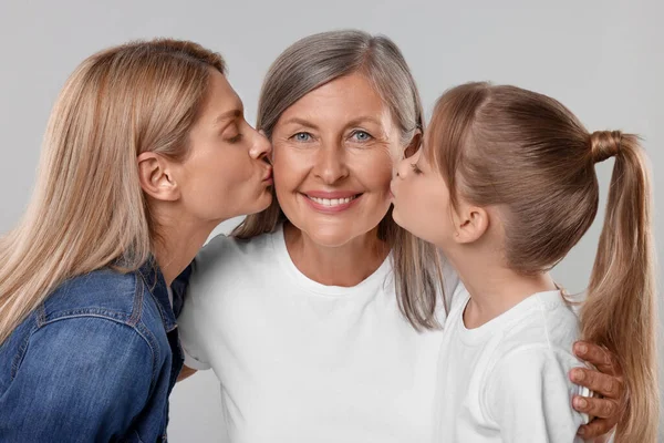 Three Generations Happy Grandmother Her Daughter Granddaughter Light Gray Background — Stock Photo, Image