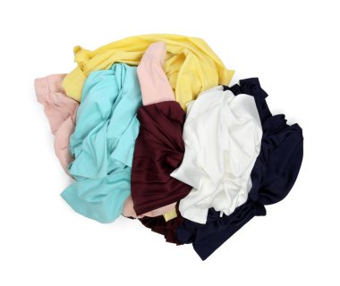 Elbise yığını beyaz, üst görünümde izole