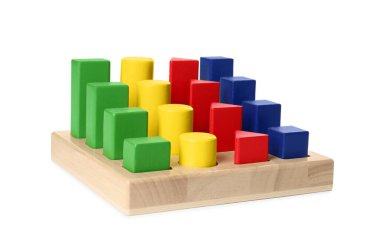 Beyaz üzerinde izole edilmiş renkli geometrik figürlere sahip ahşap ayırıcı. Çocuk oyuncağı.