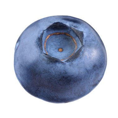 Taze olgun bir yaban mersini beyazda izole edilmiş.