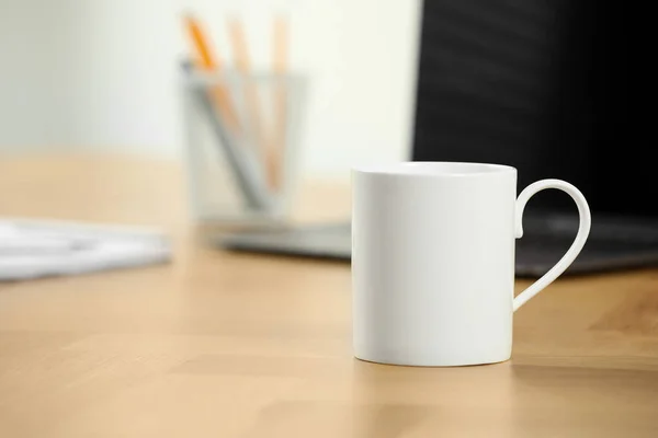 White Ceramic Mug Wooden Table Workplace Mockup Design — Stock Photo, Image