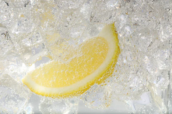 Juicy Lemon Slice Ice Cubes Soda Water White Background Closeup — Stock Photo, Image