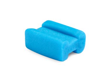 Bir lezzetli mavi sakız beyaza izole edilmiş.